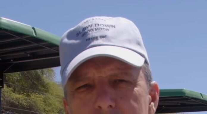 O Deputado Federal CAMPEÃO DE VOTOS em Guanambi e região, CHARLES FERNANDES, convida a todos para a entrega de tratores e implementos agrícolas para 14 prefeituras da região de Guanambi, NESTA SEGUNDA-FEIRA, 08 DE SETEMBRO, ÀS 09HORAS DA MANHÃ, na Praça do Feijão