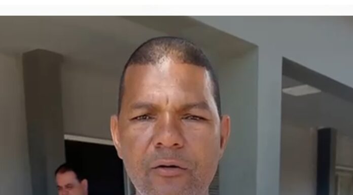 VÍDEO: Vereador EDMILSON DA MENDEL "bota pra lascar" e cobra do Secretário de Infraestrutura de Guanambi, DALMO VIANA, atendimento dos ofícios enviados e realização de obras e melhorias; dessa vez DALMO "fica careca" com tanta pressão de EDMILSON