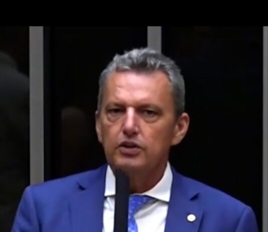 VÍDEO: Deputado CHARLES FERNANDES anuncia que o governador JERÔNIMO RODRIGUES fará um investimento de R$ 77 Milhões no Hospital Geral de Guanambi