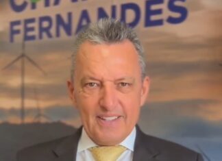 VÍDEO: Deputado CHARLES FERNANDES agradece ao governador JERÔNIMO RODRIGUES por ter autorizado licitação da pavimentação da estrada que liga CACULÉ A CONDEÚBA; "serão mais de 51 km de pavimentação com investimento de 70 Milhões de Reais", afirmou o deputado CHARLES FERNANDES