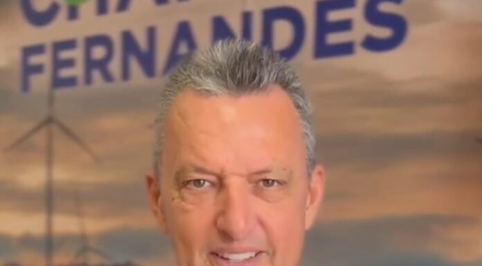 VÍDEO: Deputado CHARLES FERNANDES agradece ao governador JERÔNIMO RODRIGUES por ter autorizado licitação da pavimentação da estrada que liga CACULÉ A CONDEÚBA; "serão mais de 51 km de pavimentação com investimento de 70 Milhões de Reais", afirmou o deputado CHARLES FERNANDES