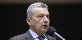 Deputado CHARLES FERNANDES solicita do prefeito de Guanambi NAL AZEVEDO, a doação de um terreno do município para viabilizar a construção de uma NOVA RODOVIÁRIA ESTADUAL em Guanambi; CHARLES se propõe a destinar uma emenda parlamentar no valor de 5 MILHÕES DE REAIS para adiantar a construção da NOVA RODOVIÁRIA DE GUANAMBI