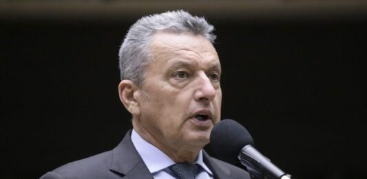 Deputado CHARLES FERNANDES solicita do prefeito de Guanambi NAL AZEVEDO, a doação de um terreno do município para viabilizar a construção de uma NOVA RODOVIÁRIA ESTADUAL em Guanambi; CHARLES se propõe a destinar uma emenda parlamentar no valor de 5 MILHÕES DE REAIS para adiantar a construção da NOVA RODOVIÁRIA DE GUANAMBI
