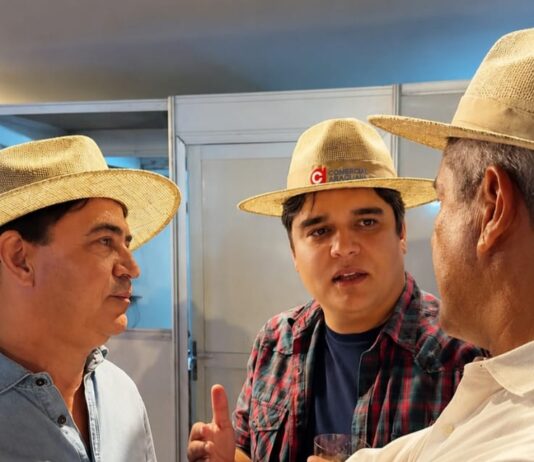 HUGO COSTA: Possível apoio do empresário e ex vice prefeito de Guanambi HUGO COSTA à pré candidatura a deputado federal de VÍTOR BONFIM, abre perspectiva de interessante parceria política; VÍTOR BONFIM e o governador JERÔNIMO RODRIGUES visitaram o stand da COMERCIAL ARAGUAIA na EXPO GUANAMBI 2026