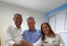 VÍDEO: Governador JERÔNIMO RODRIGUES agradece ao deputado CHARLES FERNANDES pela parceria; gesto e fala do governador é um claro reconhecimento da competência e dedicação do deputado federal CAMPEÃO de votos em Guanambi e região, CHARLES FERNANDES