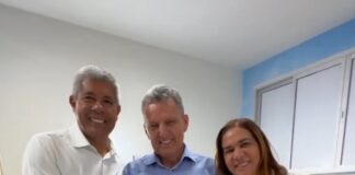 VÍDEO: Governador JERÔNIMO RODRIGUES agradece ao deputado CHARLES FERNANDES pela parceria; gesto e fala do governador é um claro reconhecimento da competência e dedicação do deputado federal CAMPEÃO de votos em Guanambi e região, CHARLES FERNANDES