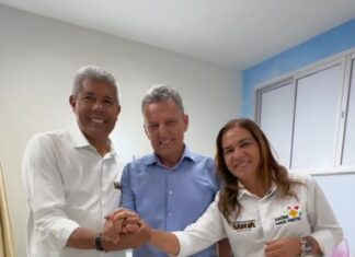 VÍDEO: Governador JERÔNIMO RODRIGUES agradece ao deputado CHARLES FERNANDES pela parceria; gesto e fala do governador é um claro reconhecimento da competência e dedicação do deputado federal CAMPEÃO de votos em Guanambi e região, CHARLES FERNANDES
