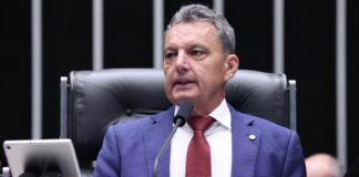 Deputado CHARLES FERNANDES defende moradia popular e anuncia luta por 150 casas para Guanambi