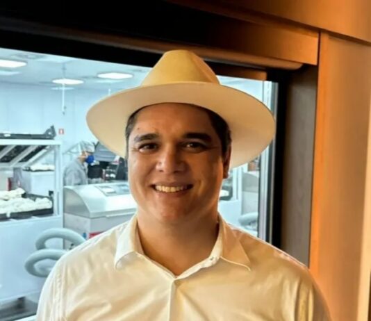 VÍTOR BONFIM: Possível ida da deputada LÍDICE DA MATA para suplência de senador de JAQUES WAGNER não desanima VÍTOR BONFIM, que diz acreditar que os votos de LÍDICE seriam redistribuídos entre os candidatos do PSB