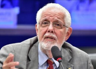 PT da Bahia, se tiver juízo, escala o deputado JORGE SOLLA no lugar de JAQUES WAGNER para concorrer ao senado; o galego passou a ser figura política tóxica, vai comprometer a campanha de JERÔNIMO e LULA, e corre risco de ser preso durante a campanha política