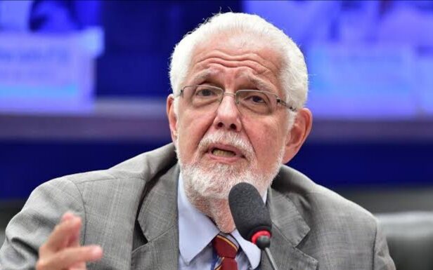 PT da Bahia, se tiver juízo, escala o deputado JORGE SOLLA no lugar de JAQUES WAGNER para concorrer ao senado; o galego passou a ser figura política tóxica, vai comprometer a campanha de JERÔNIMO e LULA, e corre risco de ser preso durante a campanha política