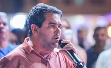 Vice prefeito de Guanambi ZAQUEU RODRIGUES estaria sofrendo pressão para largar de apoiar o candidato a deputado federal DR MARCELO EMERENCIANO, um desconhecido no município e apoiar ARTHUR MAIA