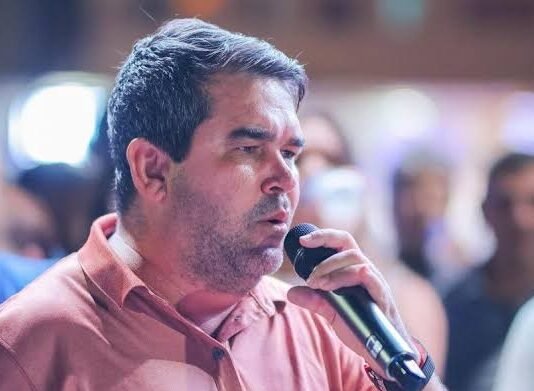Vice prefeito de Guanambi ZAQUEU RODRIGUES estaria sofrendo pressão para largar de apoiar o candidato a deputado federal DR MARCELO EMERENCIANO, um desconhecido no município e apoiar ARTHUR MAIA