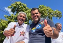 Prefeito do União Brasil de ACM NETO recepciona JERÔNIMO com adesivo do 13 no peito