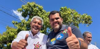 Prefeito do União Brasil de ACM NETO recepciona JERÔNIMO com adesivo do 13 no peito