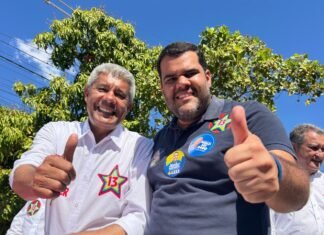 Prefeito do União Brasil de ACM NETO recepciona JERÔNIMO com adesivo do 13 no peito